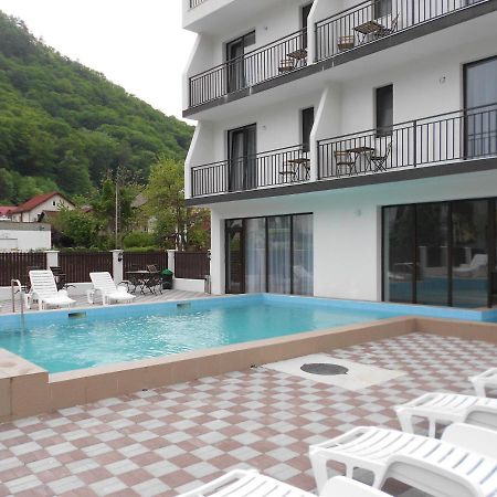 Hotel Andrana Caciulata Esterno foto