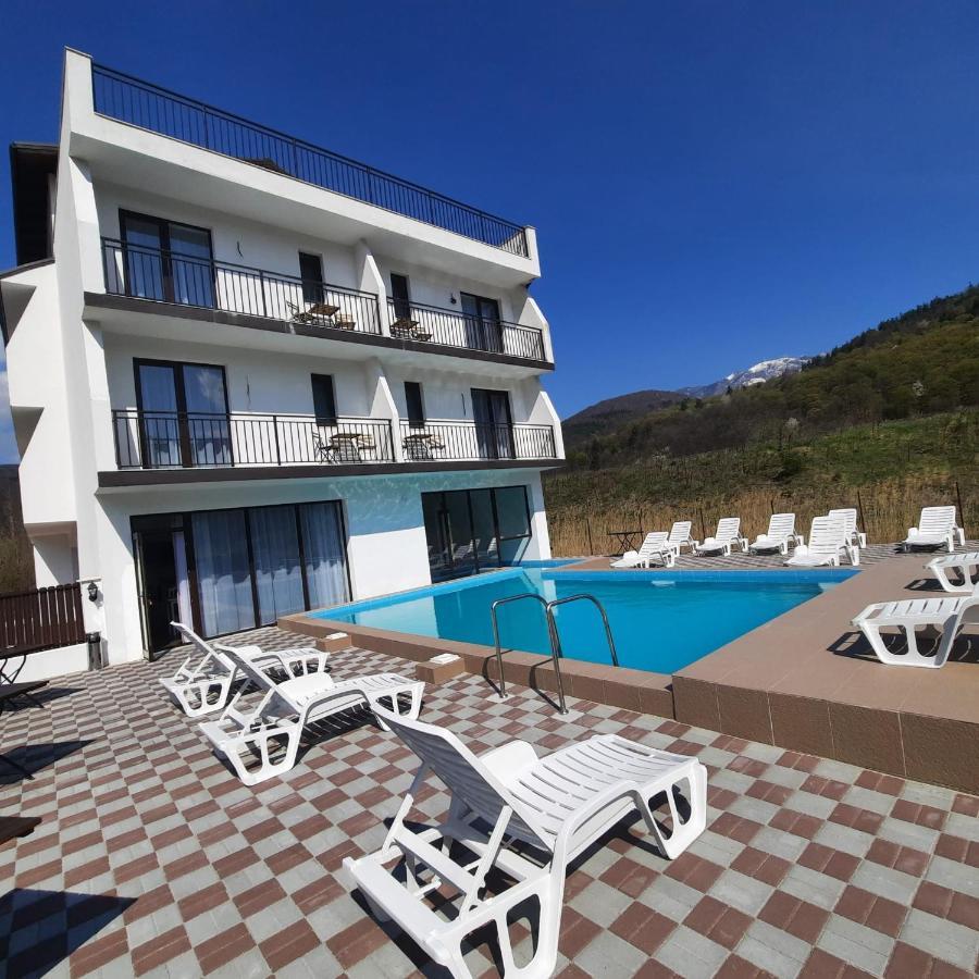 Hotel Andrana Caciulata Esterno foto