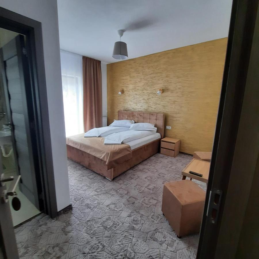 Hotel Andrana Caciulata Esterno foto