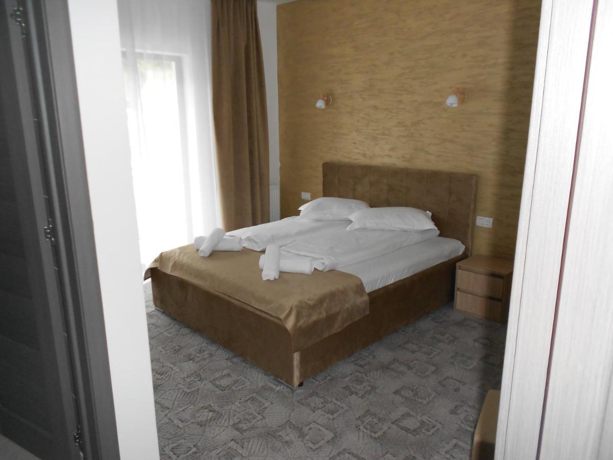 Hotel Andrana Caciulata Esterno foto