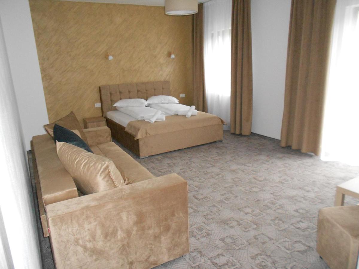 Hotel Andrana Caciulata Esterno foto