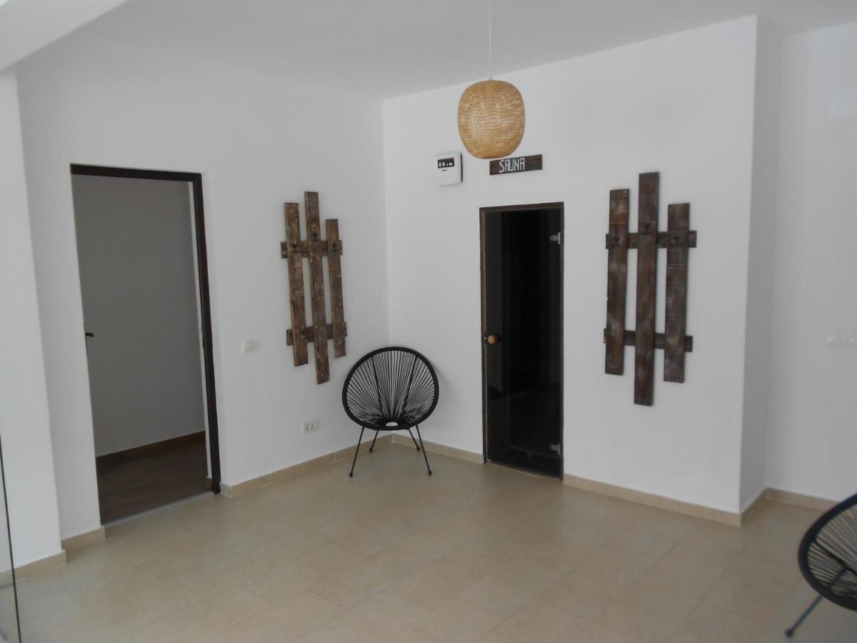 Hotel Andrana Caciulata Esterno foto