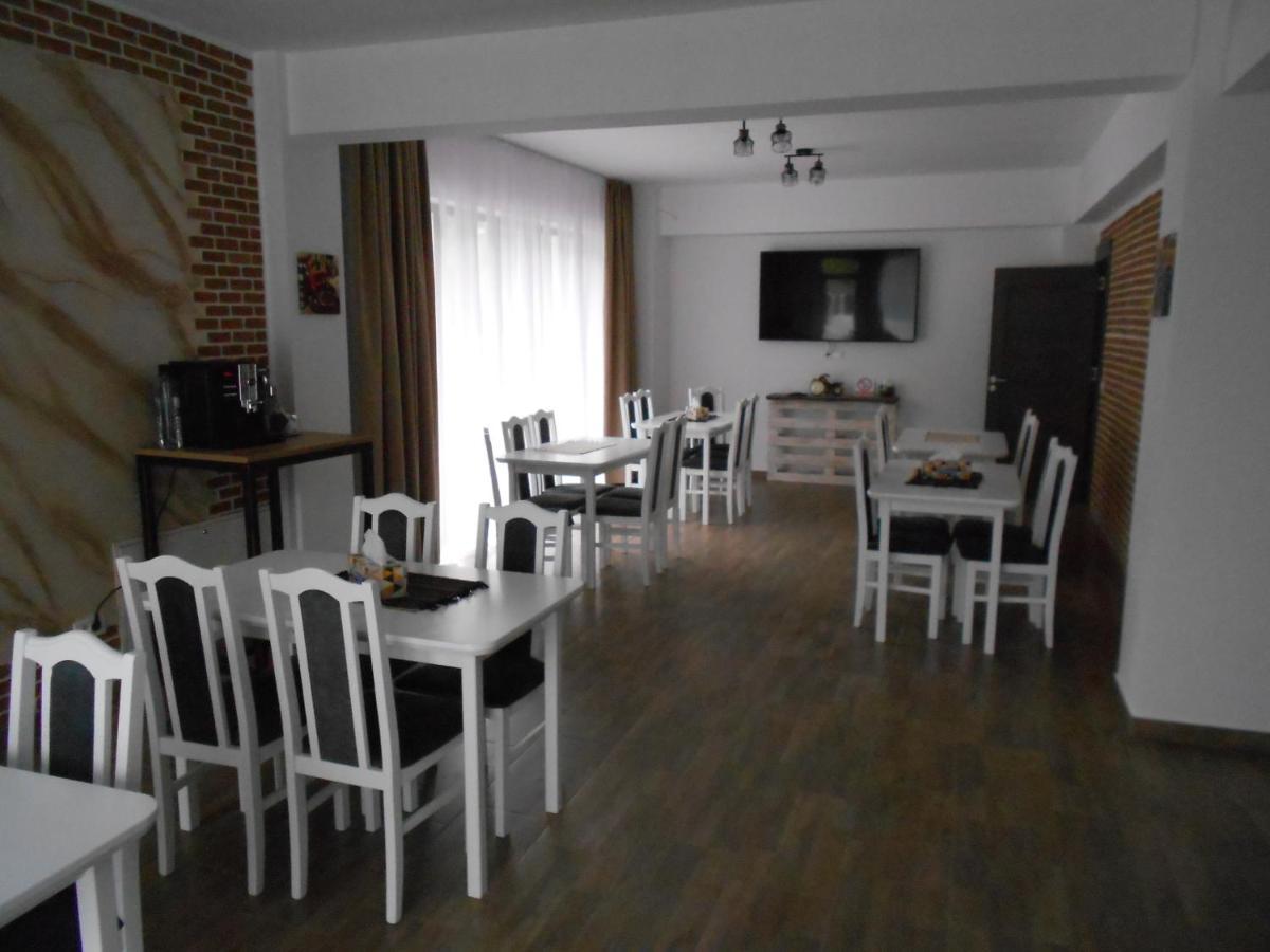 Hotel Andrana Caciulata Esterno foto