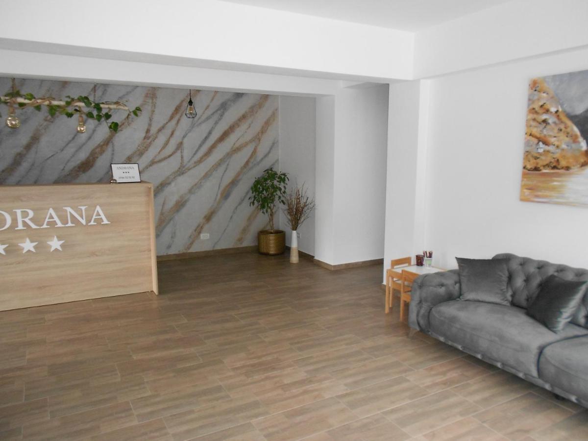 Hotel Andrana Caciulata Esterno foto