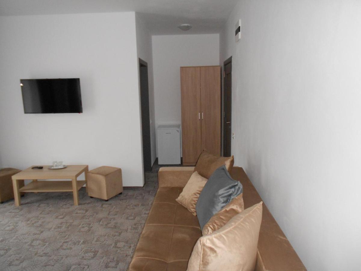 Hotel Andrana Caciulata Esterno foto