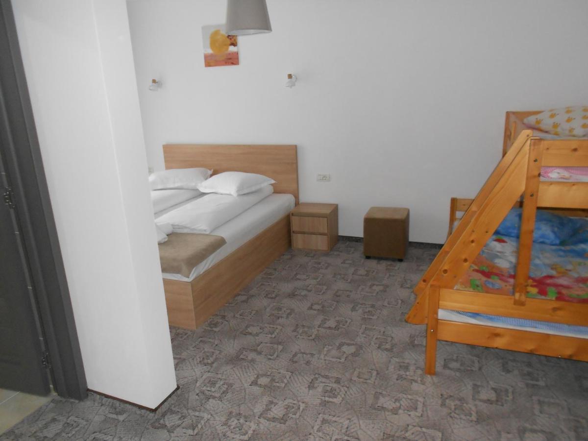 Hotel Andrana Caciulata Esterno foto