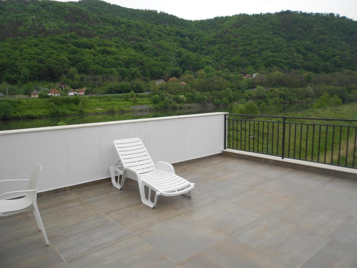 Hotel Andrana Caciulata Esterno foto