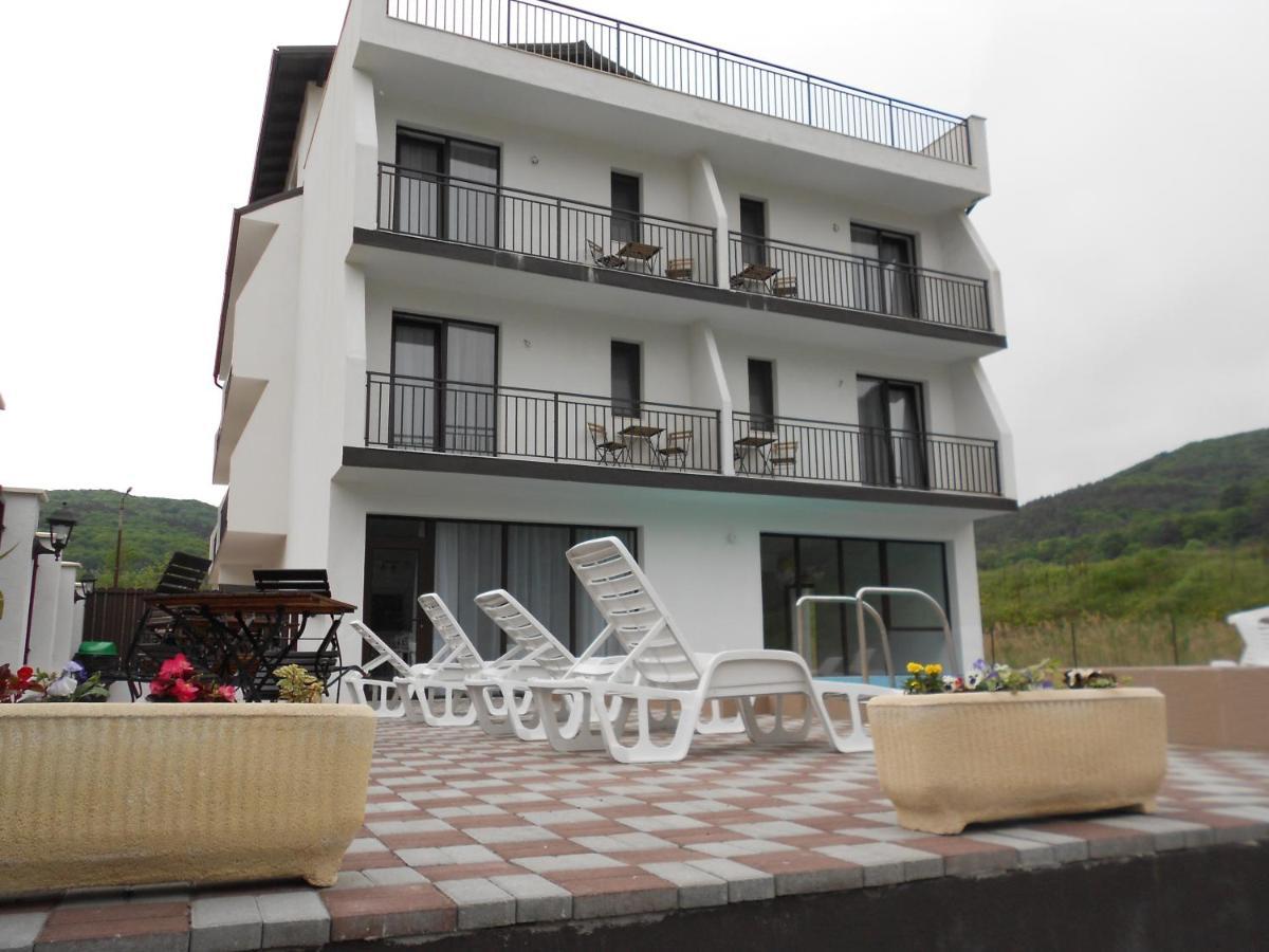 Hotel Andrana Caciulata Esterno foto