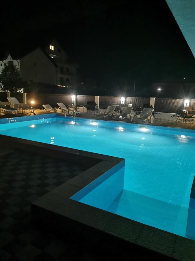 Hotel Andrana Caciulata Esterno foto